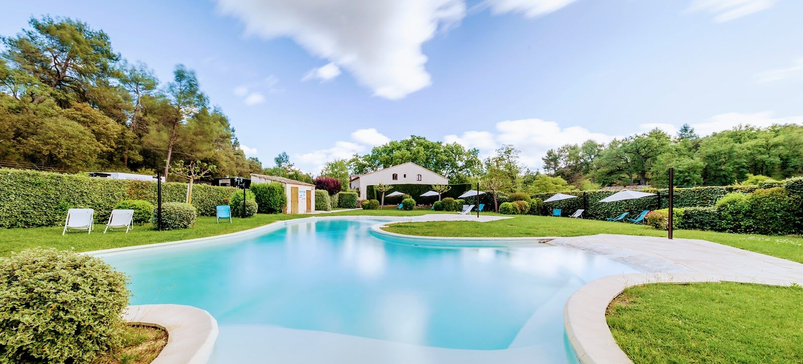 La piscine & le parc