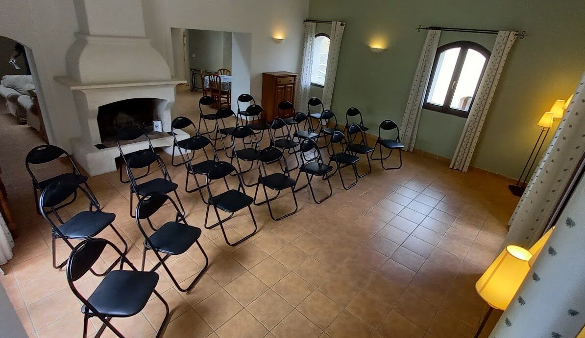 Le salon à cheminée